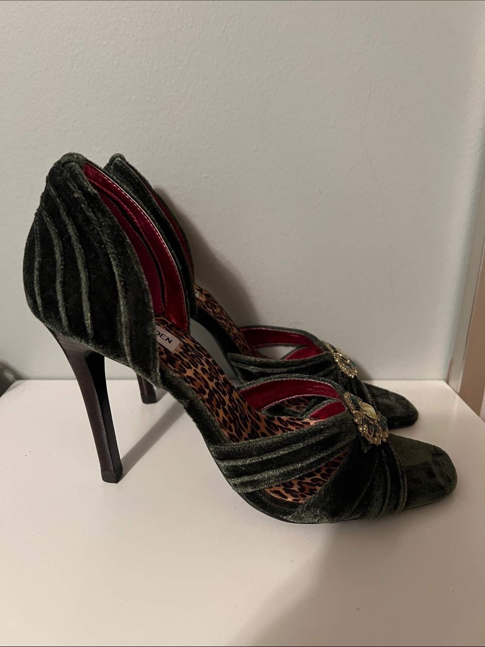 Steve Madden Women's Olive Velvet Jeweled Peep-Toe Pumps-Size 9